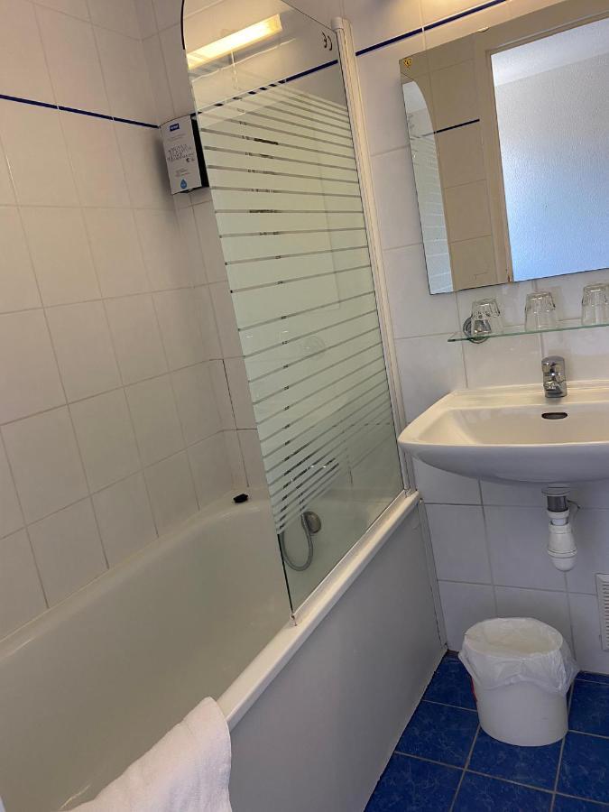 Shelder Hotel - Cherbourg En Cotentin - Equeurdreville Εξωτερικό φωτογραφία